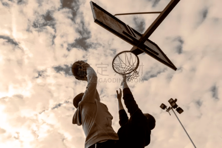 六边形战士！广东小外援奎恩火力全开豪取29分6篮板7助攻5抢断