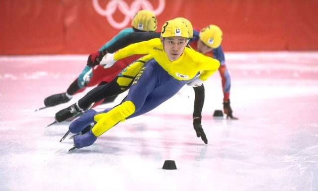 阿斯顿维拉英超前5轮不胜，现四连胜登顶英超第3