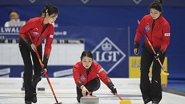 ATP总决赛第6日综述：辛纳小组赛3连胜，阿利亚西姆首进四强